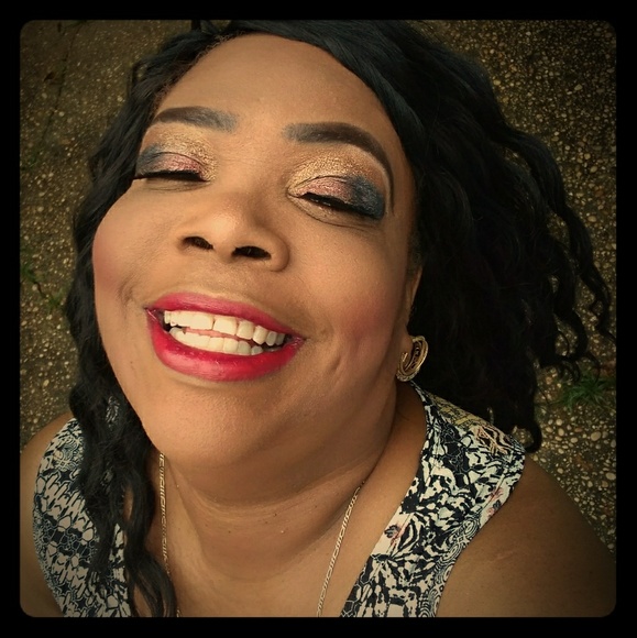 Meet your Posher, Angie - Picture 1 of 2